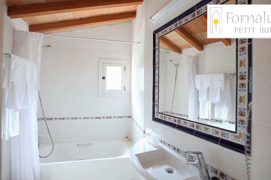 Habitación doble con vistas a la montaña y terraza privada hab-vista-mont-terraza02.jpg