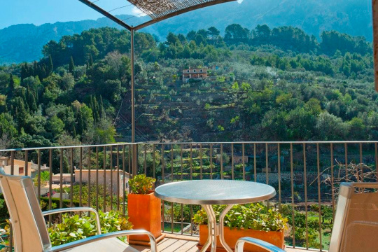 Habitación doble con vistas a la montaña y terraza privada hab-vista-mont-terraza03.jpg
