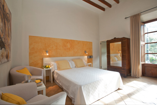 Habitación doble con vistas a la montaña y terraza privada hab-vista-mont01.jpg