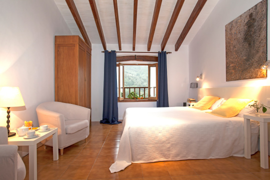 Habitación doble con vistas a la montaña y terraza privada hab-vista-mont04.jpg